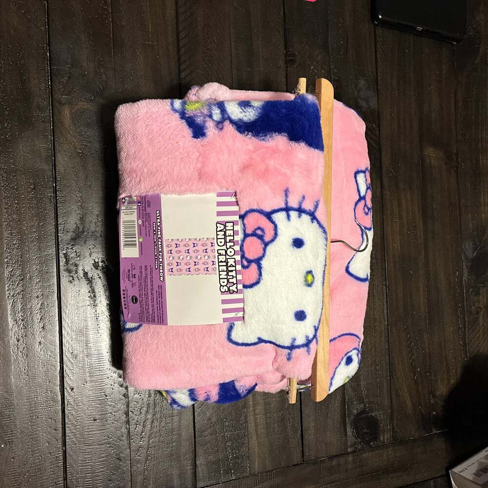 Sanrio Hello Kitty and Friends Kuromi Sharing Sweet Ultra Fine Faux Fur Throw Bl - Picture 5 of 5